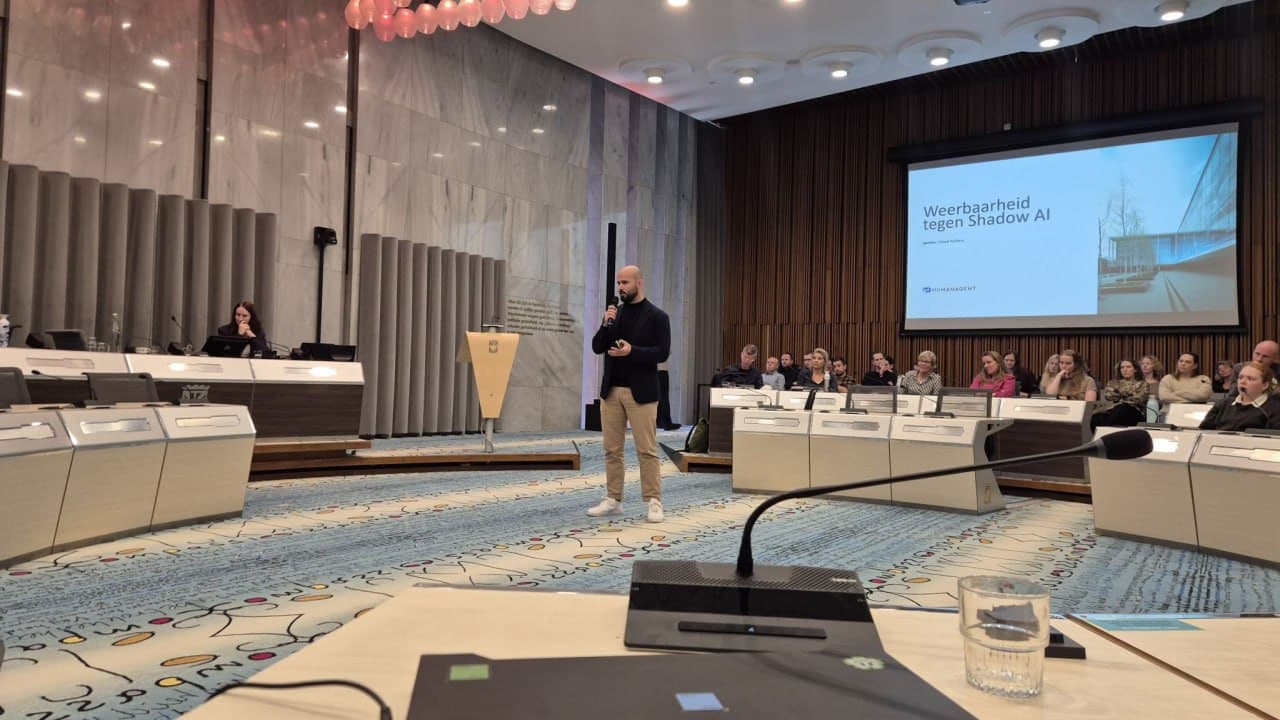 Zahed Ashkara delivers keynote on resilience against Shadow AI in the Council Chamber of the City of Arnhem