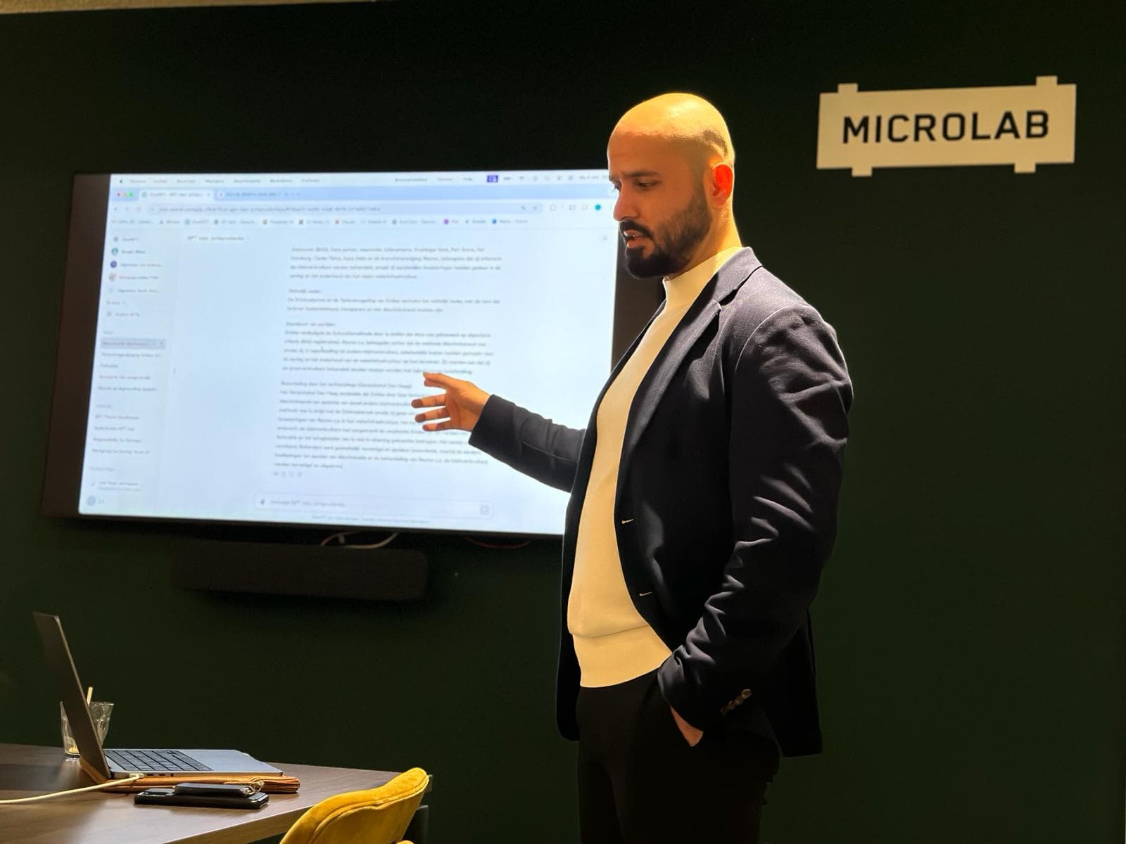 Zahed Ashkara demonstrates GPT for case law to lawyers at Microlab The Hague